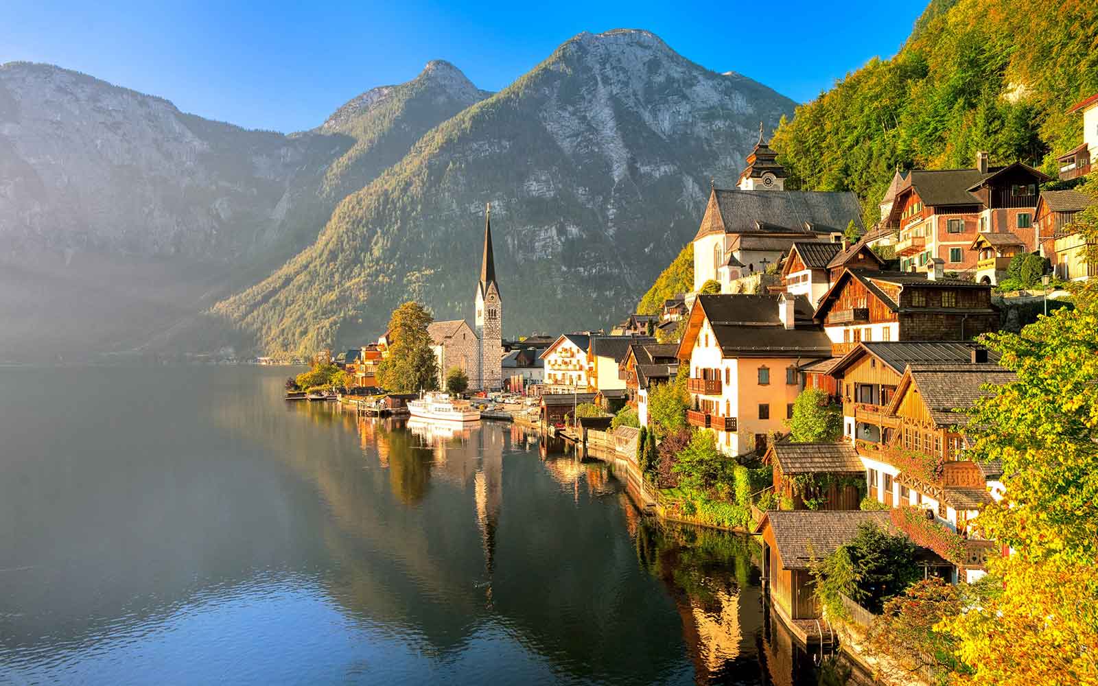Austria-Hallstatt-Salzkammergut-autumn-house-lake-mountains-sunlight_2560x1600