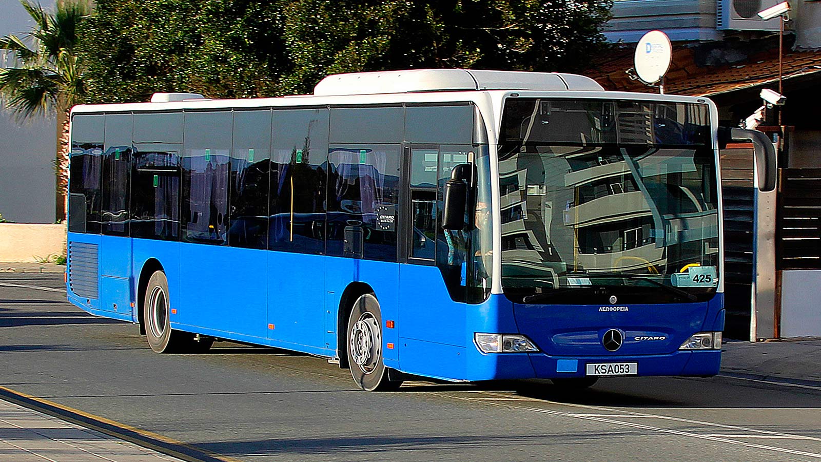 bus-Kak-dobrat'sya-do-Larnaki